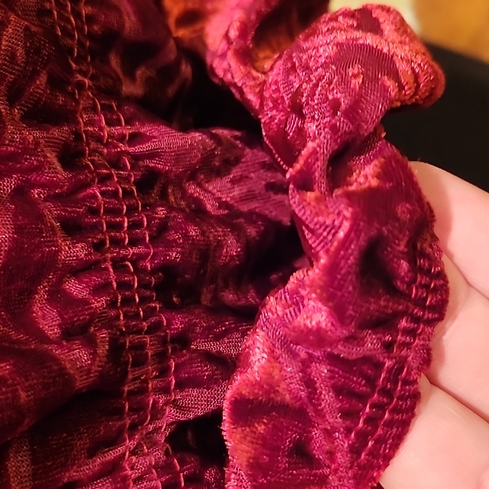Crushed velvet top NWT - Picture 4 of 6